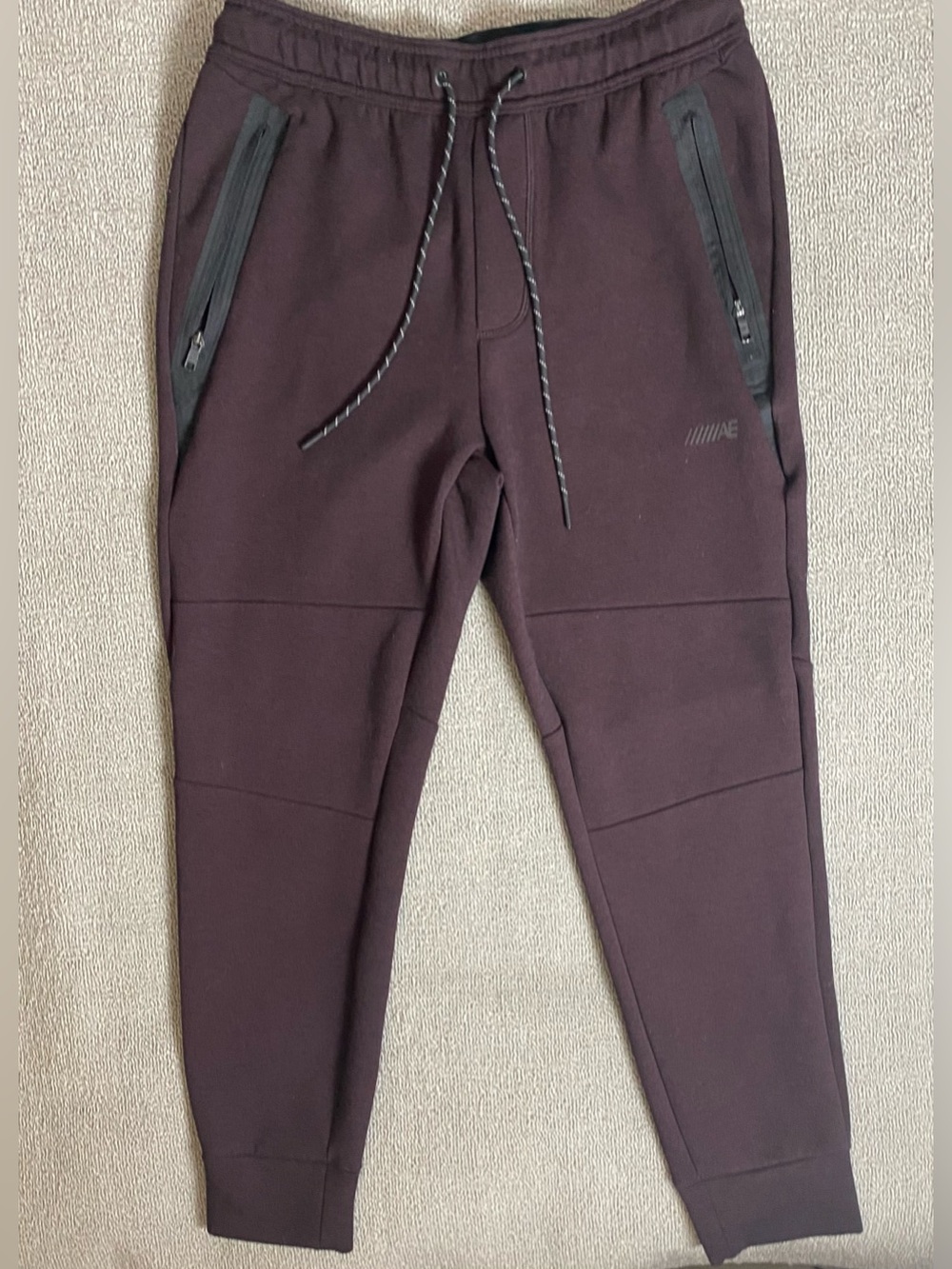 American Eagle Outfitters Men'’s Athletic Laid Back Joggers w Zipper Pockets